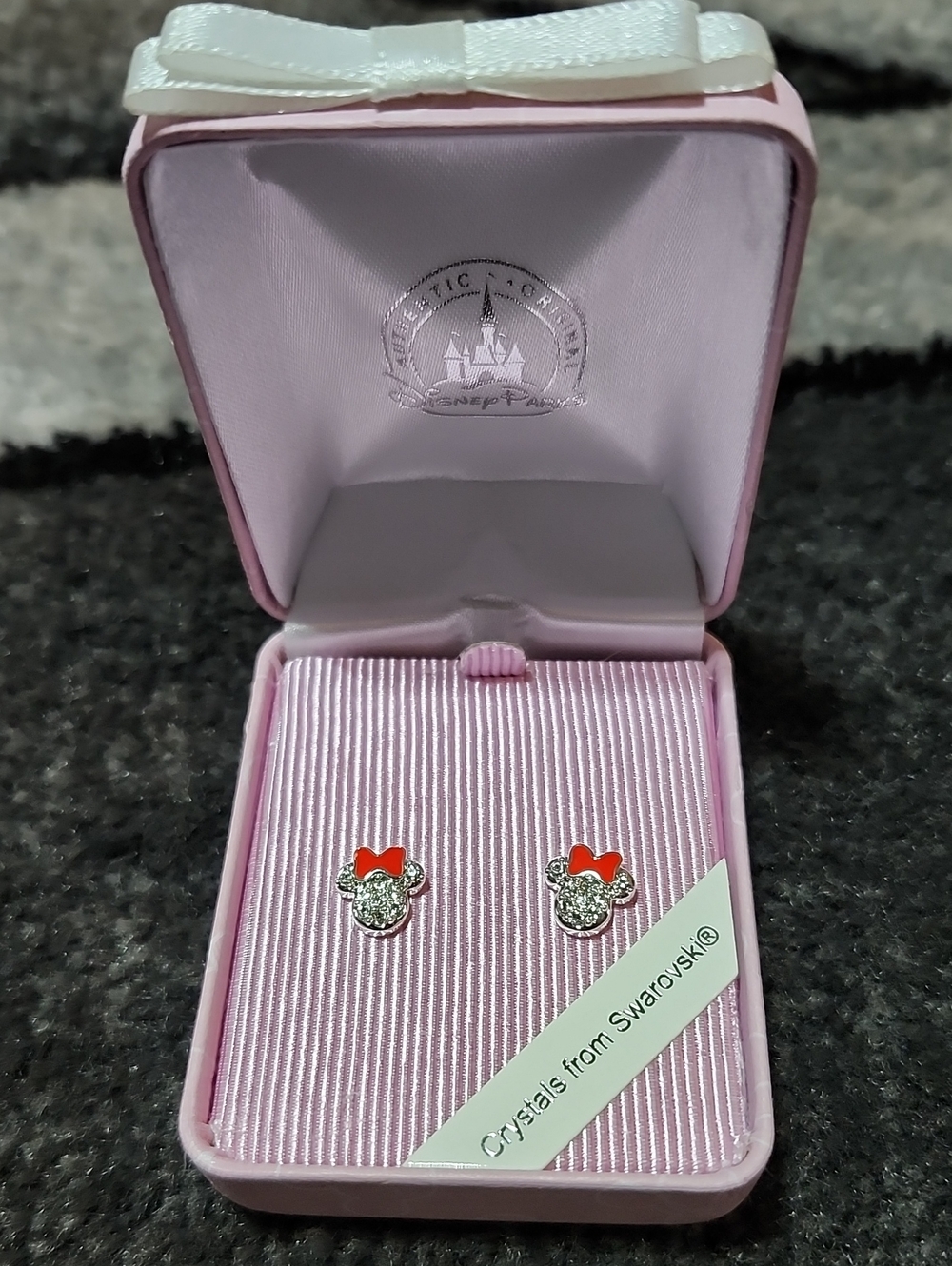DISNEY PARKS MINNIE MOUSE SWAROSKI CRYSTALS RED ENAMEL BOW STUD EARRINGS